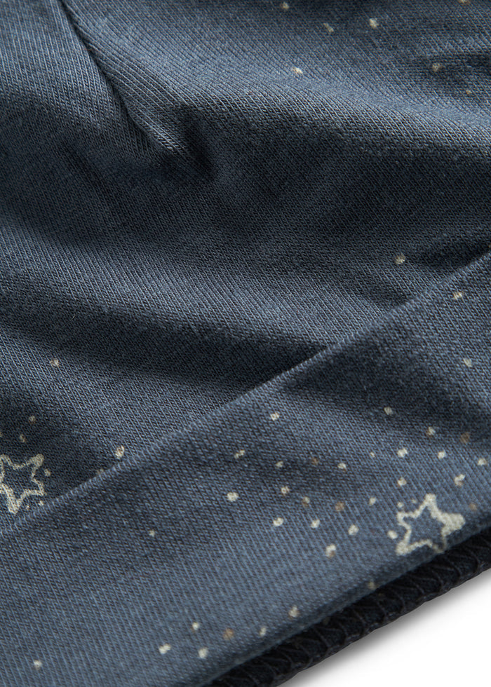 Dark blue hat with star print for newborn