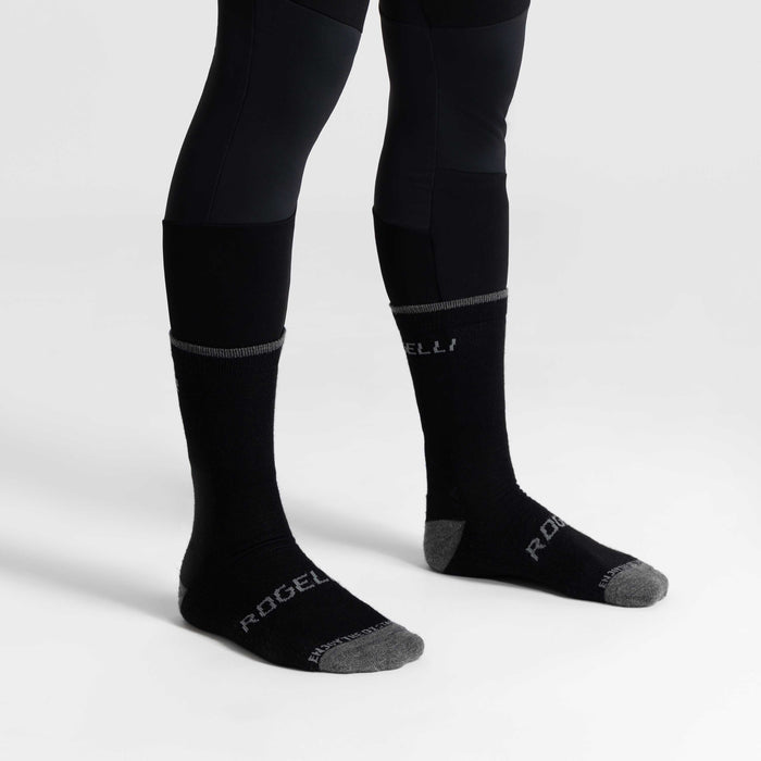 Rogelli Merino Wol fietssokken winter zwart gedragen.