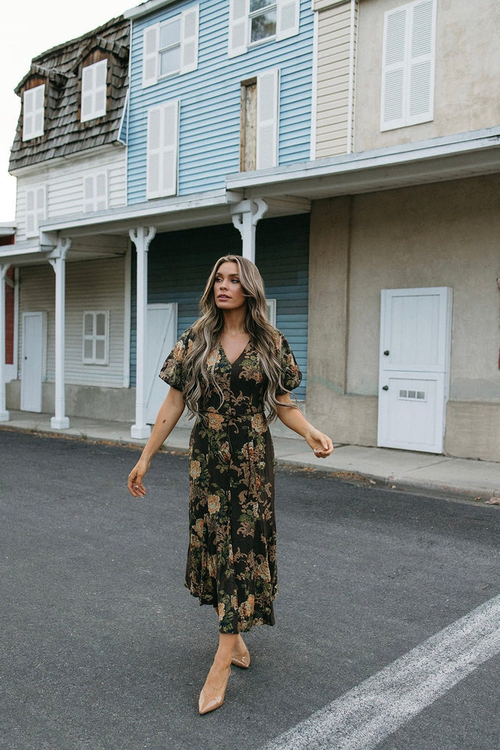 ASTR Lavena V-neck Puff Sleeve Dress
