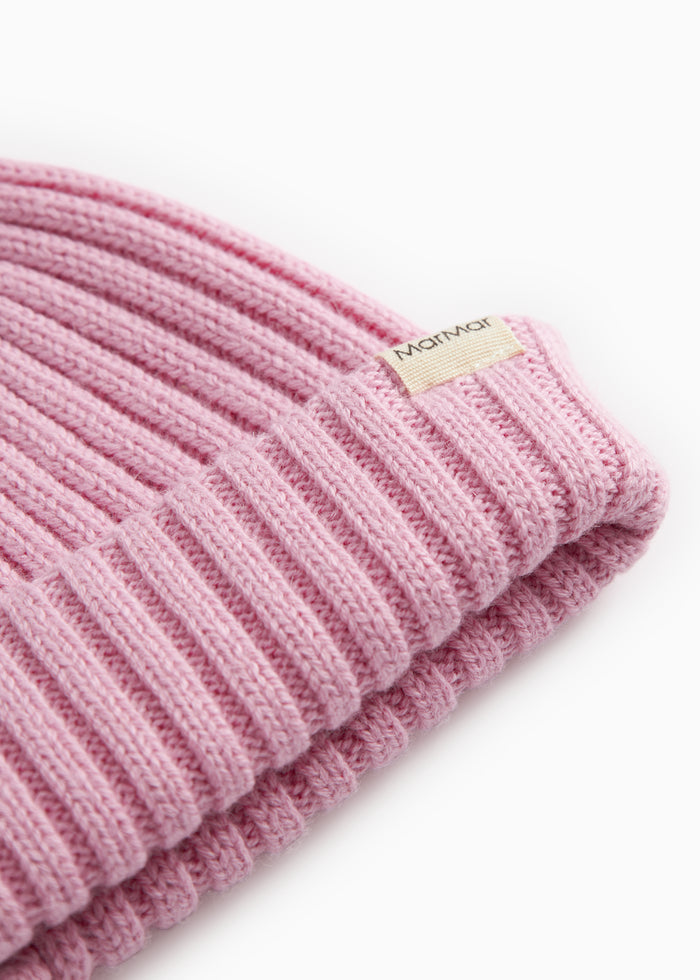 Pink striped hat in rib knit with Mansar logo on the side and folded edge.