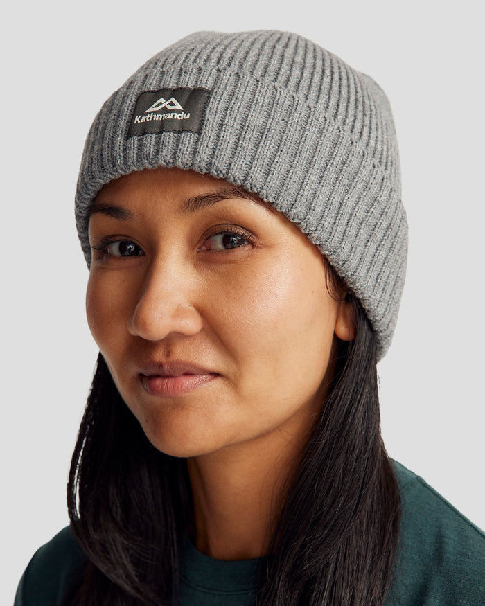 b1462_a54_badge_beanie_v_b_1743629223000