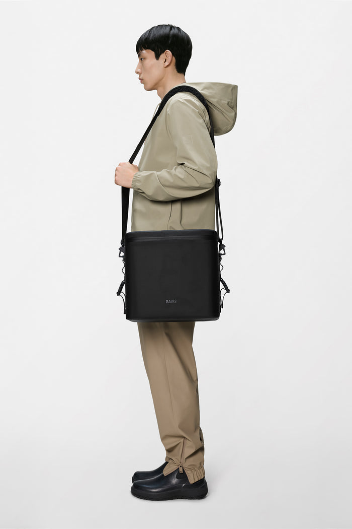 RAINS Cooler Bag Black 13L H30 x D26 x W33 cm Coolerbag