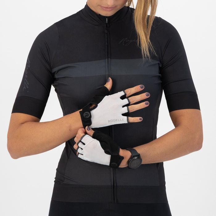 Rogelli Core fietshandschoenen dames wit gedragen voorkant.