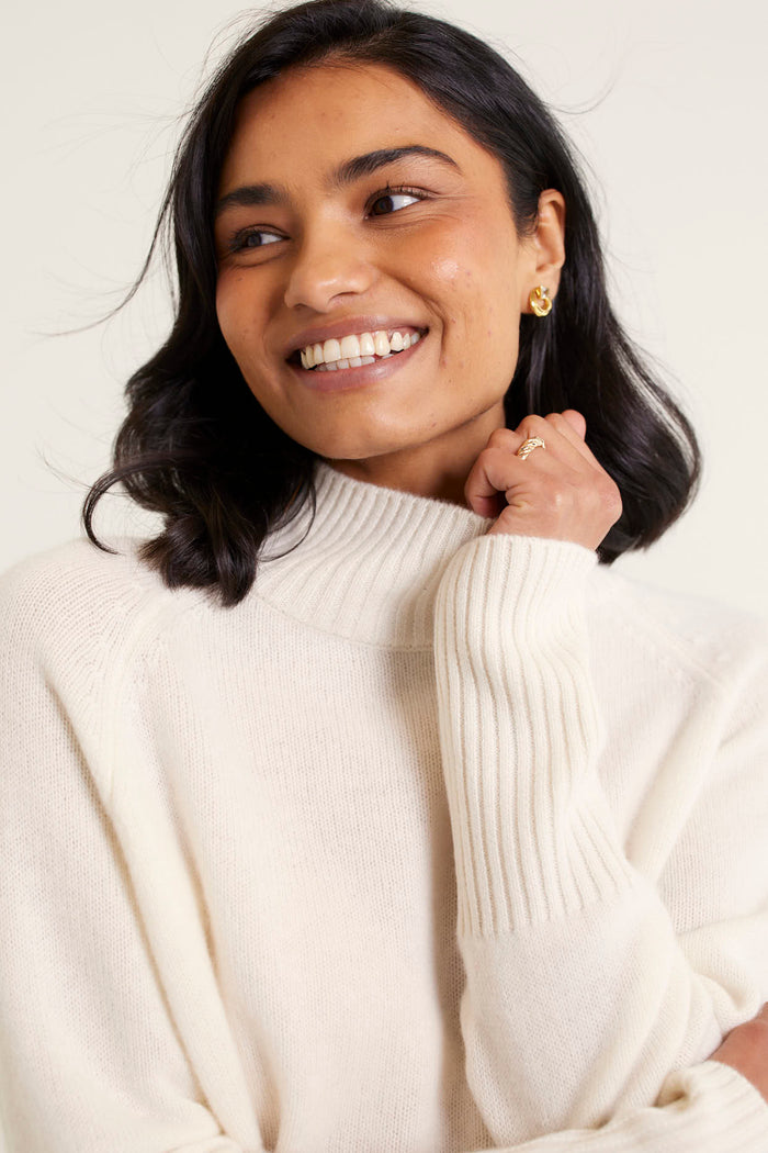 Fifi Cashmere Polo Sweater In Cloud Dancer