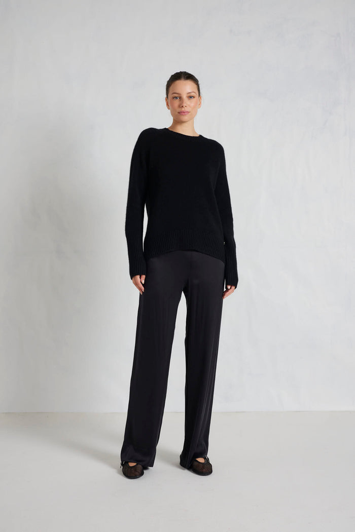 Alessandra Knitwear Fifi Cashmere Sweater in Black