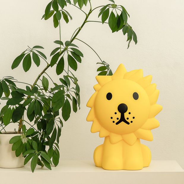 Lion Star Light Mr. Maria Lebanon Dubai UAE - Middle East Saudi Arabia