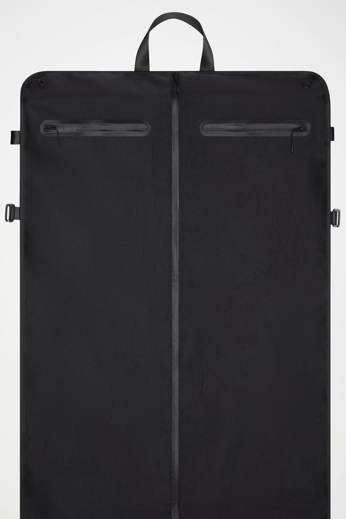 RAINS OTG Suitbag Black 23L H132 x D3 x W60 cm Messenger