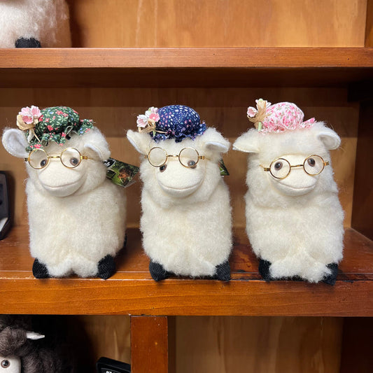 Rozcraft - Wool Romney Sheep with Hat and Glasses (WROMGH)