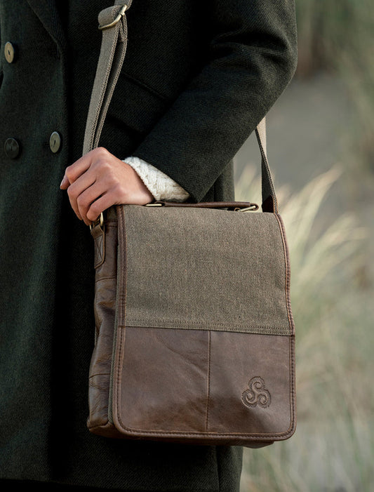 Traditional Tweed & Leather Bag with Handle