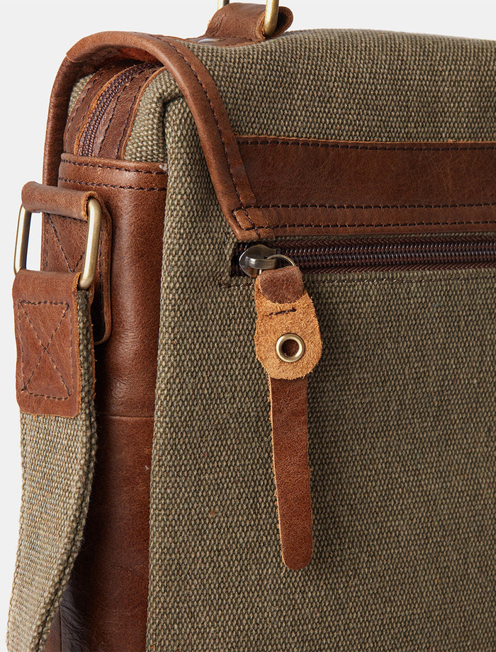 Traditional Tweed & Leather Bag with Handle