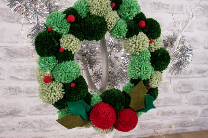 Trimits Pom Pom Wreath Kit 30x30cm, Includes Pom Pom Makers, Yarn, and Metal Hoop Fabric