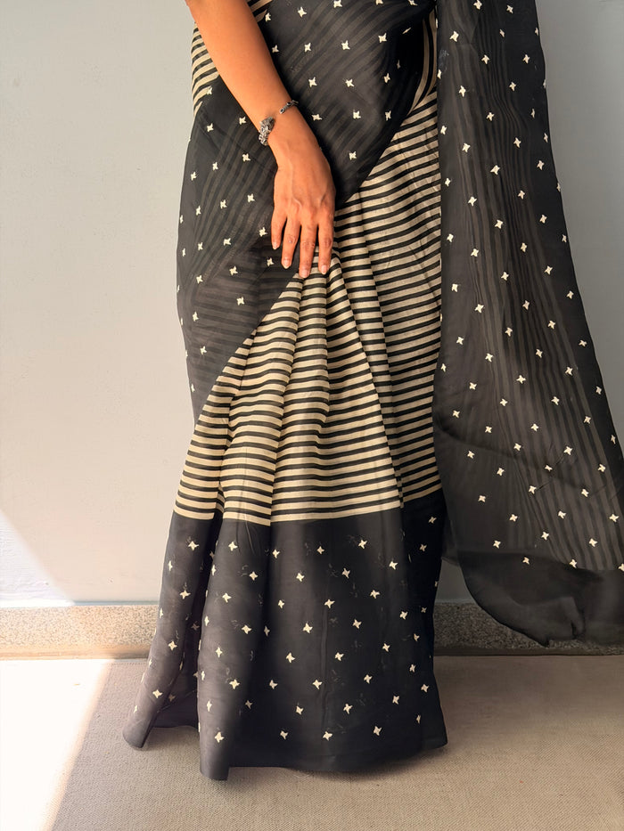 Tuhina Stripes Print Play Organza Saree - Black