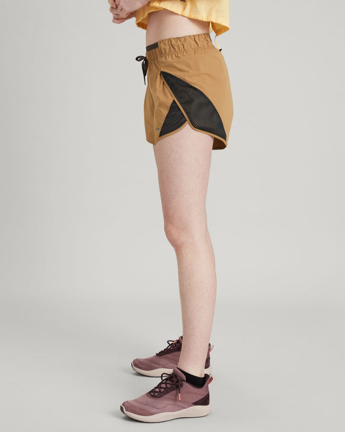 a1722_nza_wdn_energy_womens_4inch_shorts_d_1743634009000