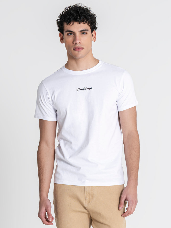 t-shirts / White Signature Tee