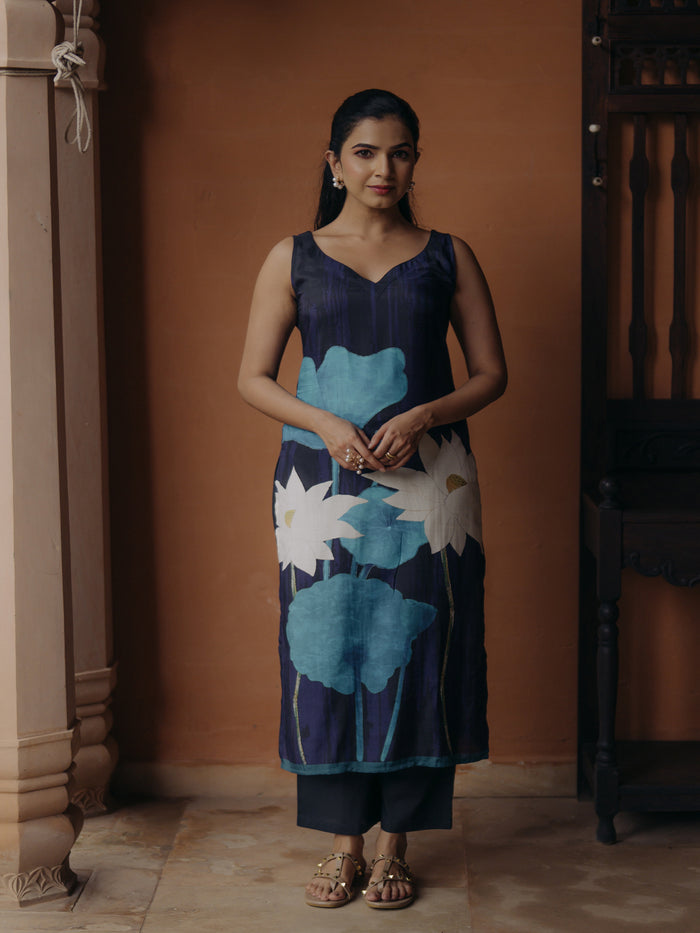 Women's Blue floral Sleeveless Kurta Set